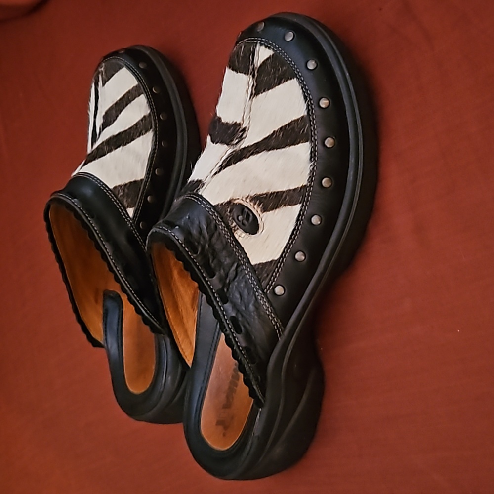 Women's shoes